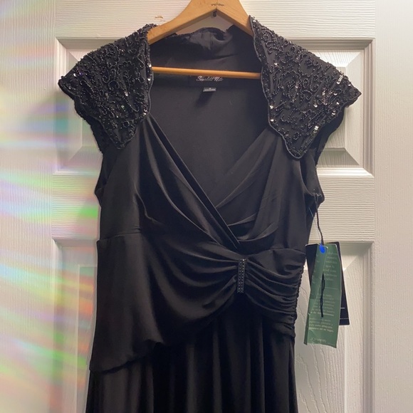 Scarlet Nite Missy 6 Traditional Black Dress - Picture 2 of 16